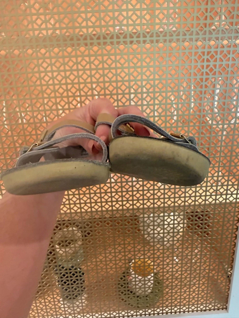 Children's Metallic Gold Buckle Sandals - Adjustable Straps! Sea Wees! Size 4 - Picture 6 of 7